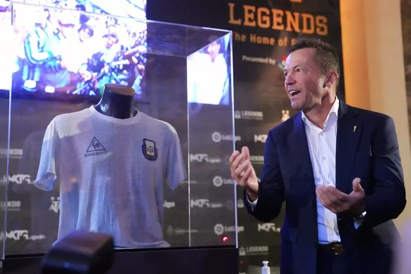 Lothar Matthäus presenta la camiseta al museo de MadridPaul White/Copyright 2022 The Associated Press. Todos los derechos reservados