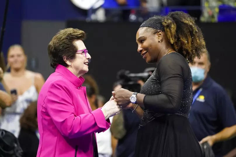 Billie Jean King con Serena WilliamsJohn Minchillo/Associated Press