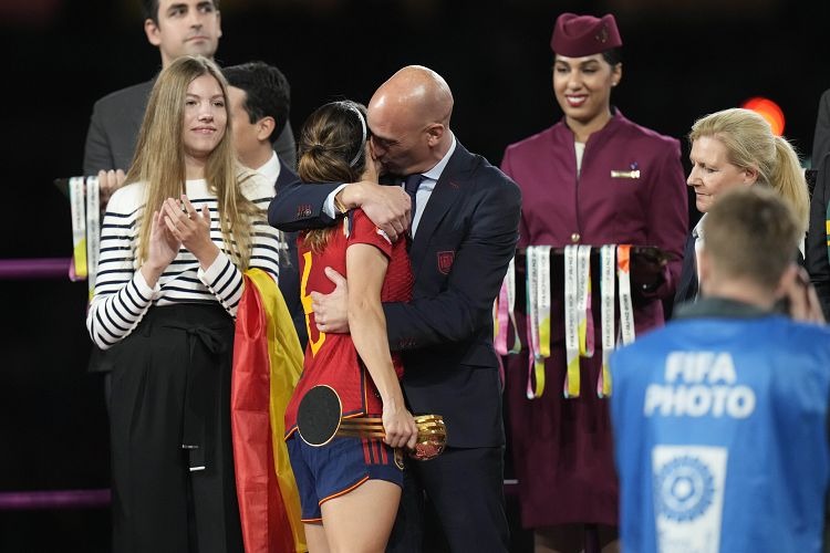 Luis Rubiales kisses Jennifer Hermoso during the winner's award ceremony at the Women's World Cup in Australia.
